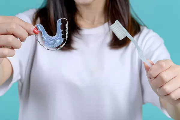 5 Cleaning Habits You Should Pick up When Wearing Invisalign