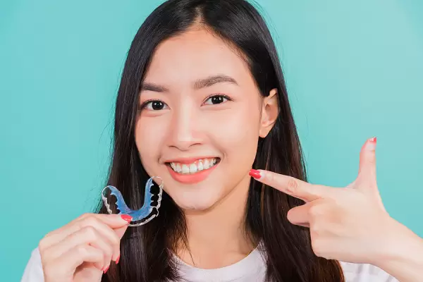 4 Tips That Everyone Who Wears Retainers Should Keep In Mind