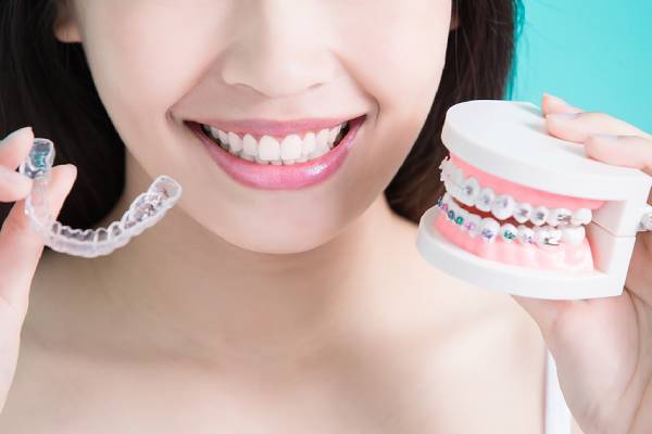 6 Helpful Tips For Keeping Your Invisalign Aligners Clean