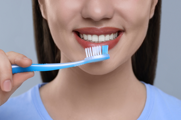 Natural Teeth Whitening: What Works And What Doesn’t